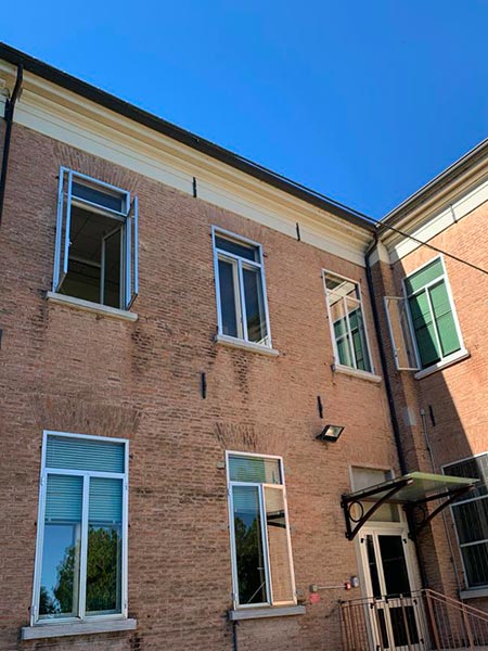 Installazione-canale-di-gronda-alluminio-parma