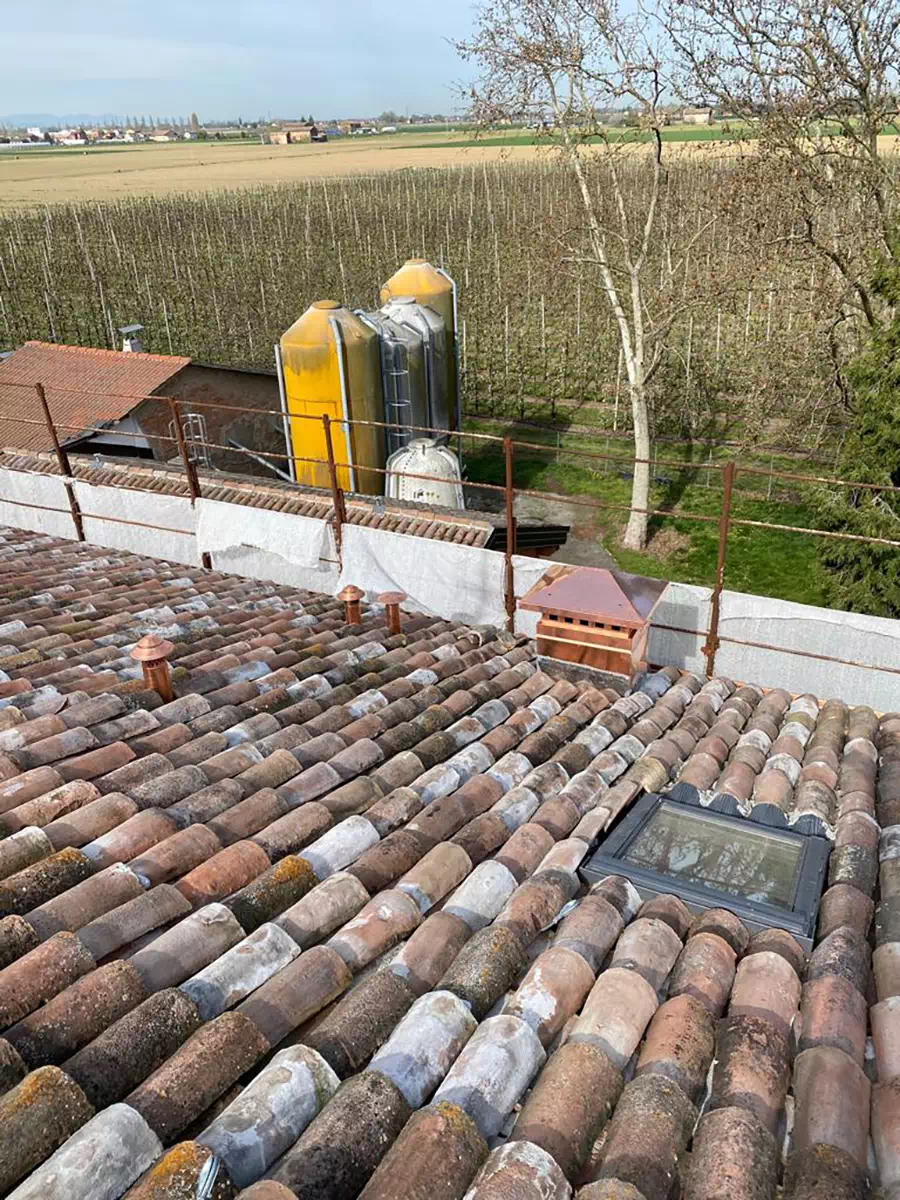 Montaggio-comignoli-e-cappelli-per-camini